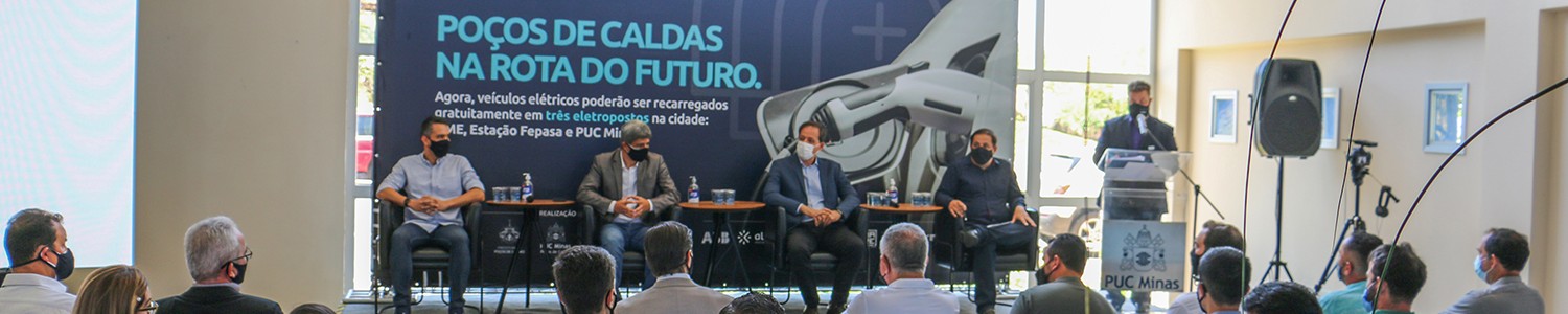 PUC Minas Poços de Caldas inaugura eletroposto com fonte de energia renovável 